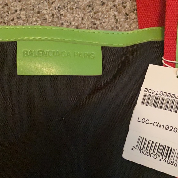 NWT bag - Picture 3 of 3